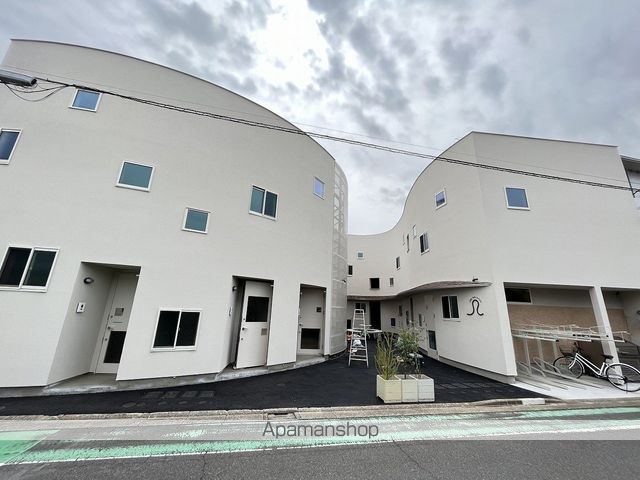 くぼみアパートメントの玄関写真