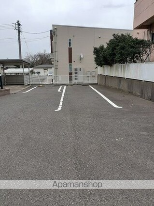 カーサ　ヒルズ　Ⅱ[2DK/42.89m2]の駐車場