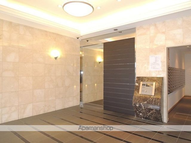 カスタリア志賀本通の玄関写真