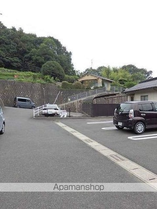 ペルル[2DK/46.17m2]の駐車場