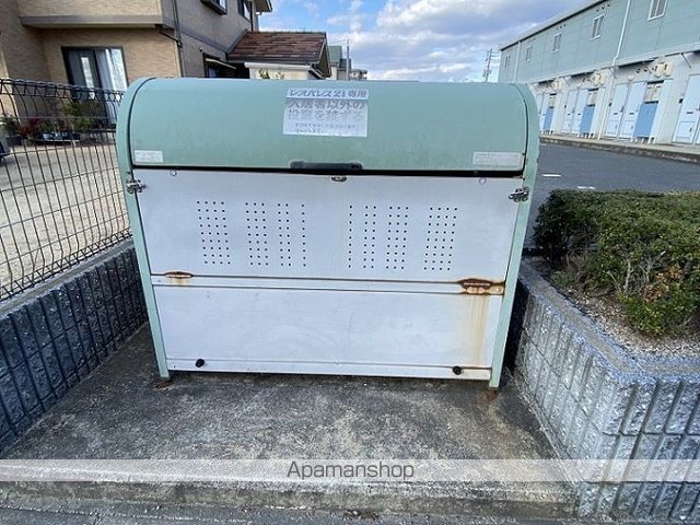 レオパレスカサペルデの玄関写真