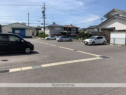 Ｐｌａｎｄｏｒ　Ｏｎｅ[2LDK/67.7m2]の駐車場2