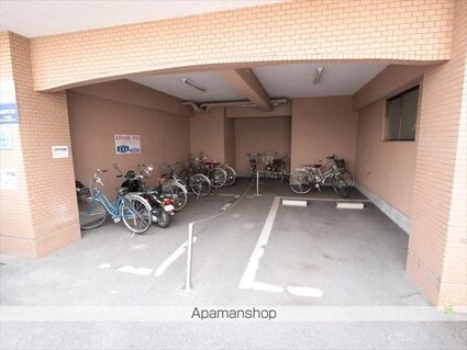 アルバートル亜沙野[1R/41.23m2]の駐車場2