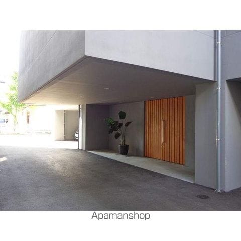 KUDO上小田井の玄関写真