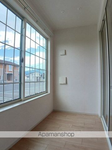 Costa Mesa IIの内装写真