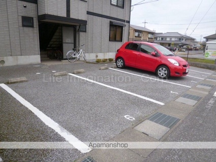 サザンウインドⅡ[2LDK/55m2]の駐車場2