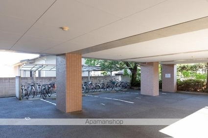 香川県高松市伏石町[1K/21.7m2]の駐車場