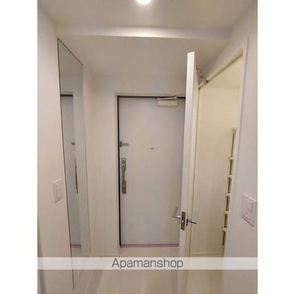コンフォリア東新宿[1DK/25.23m2]の玄関