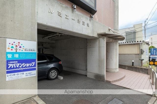 ルミエール三条の玄関写真