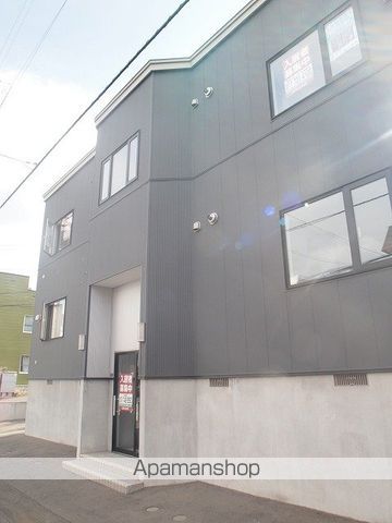 レフュージ川沿の外観写真