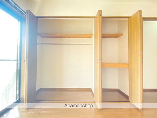 イクシオンIVの内装写真