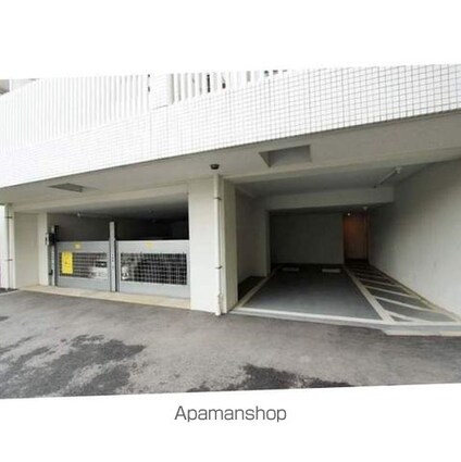 コンフォリア中野[1DK/41.1m2]の駐車場