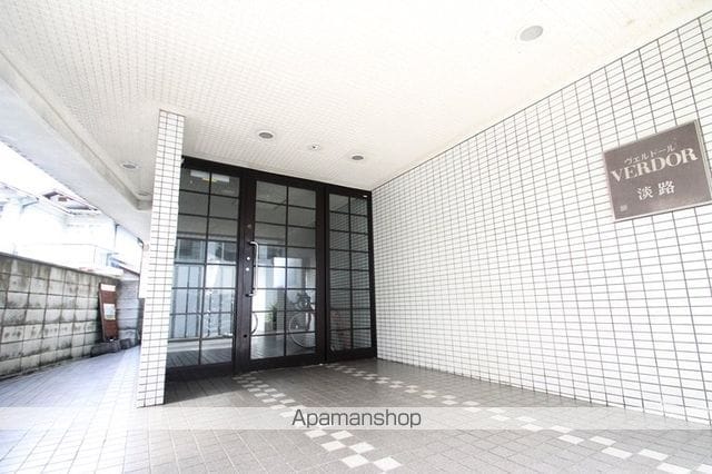 ヴェルドール淡路の玄関写真
