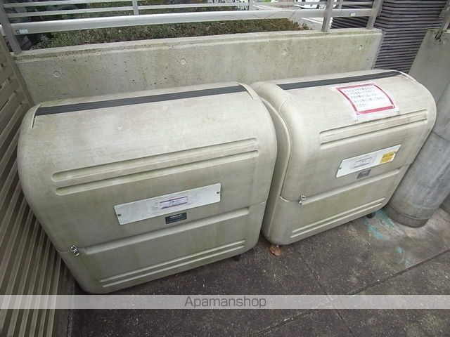 SINGLE QUARTERS 西賀茂の玄関写真