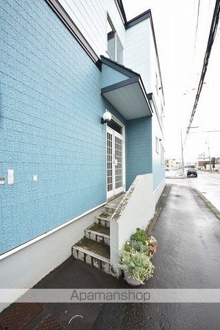クレストール四番館の玄関写真