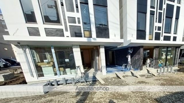 メニーズコート創成タウンC棟の玄関写真