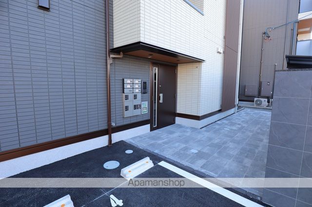 セレスティア本荘中ノ町 Bの玄関写真
