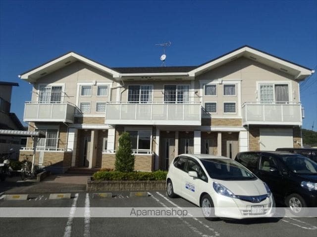 和歌山市鳴神のアパートの外観1