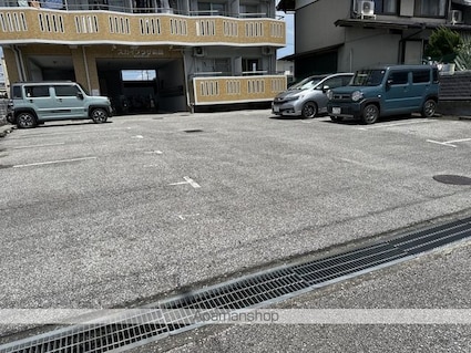 高知県高知市新田町[1K/19.44m2]の駐車場