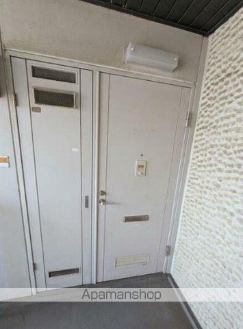 グリーンパーク根岸B棟の玄関写真
