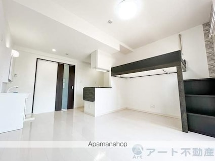 アルト萱町　西棟[1R/25.4m2]のリビング・居間