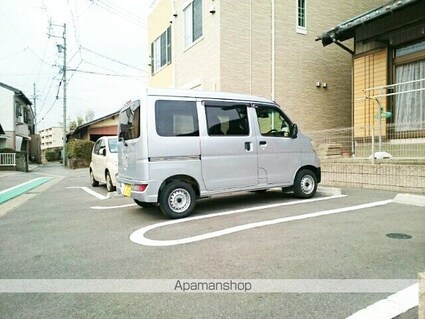 サンモール[2LDK/58.44m2]の駐車場
