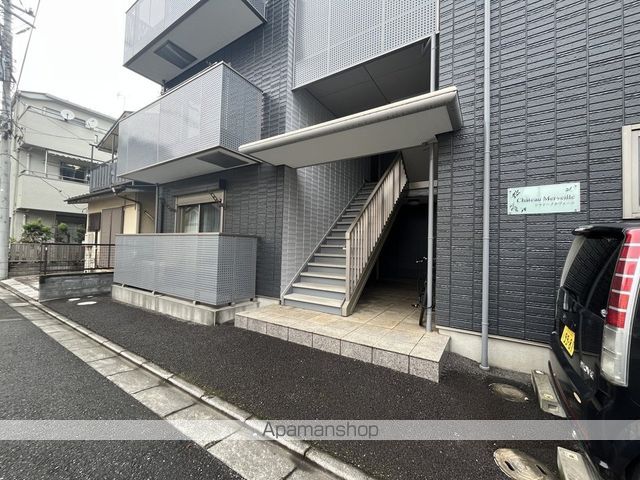 シャトーメルヴェーユの玄関写真