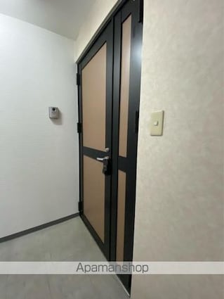 小鹿ビル[1R/31.11m2]の玄関