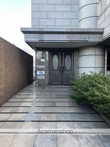フラットリア春日の玄関写真