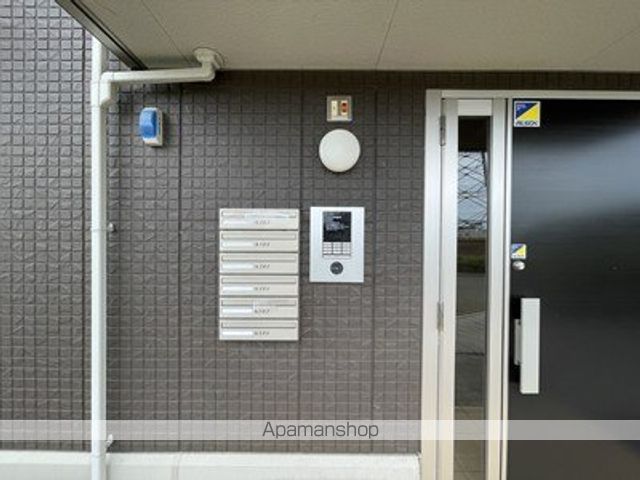 ネクストヴィラA棟の玄関写真