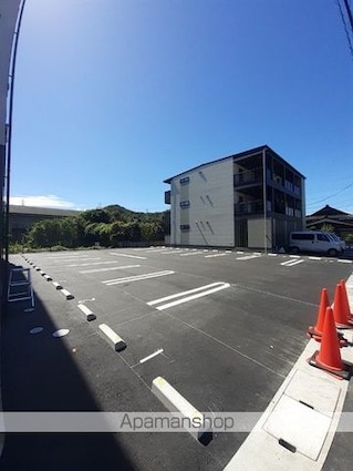 フィオーレ降松Ｙ[1K/27.02m2]の駐車場