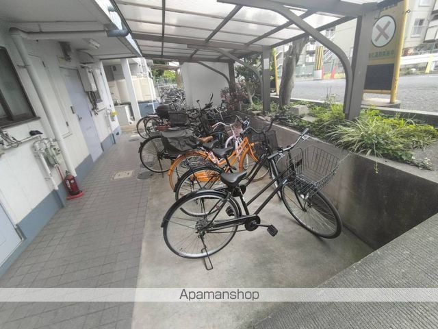 秀和第1ハイツの玄関写真
