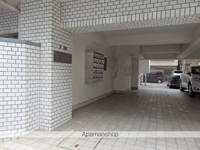 メイプル森戸の玄関写真
