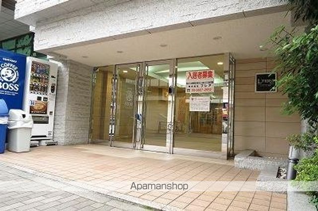 レフィーズ上野の玄関写真