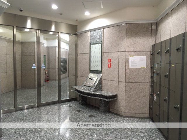 コア本町の玄関写真