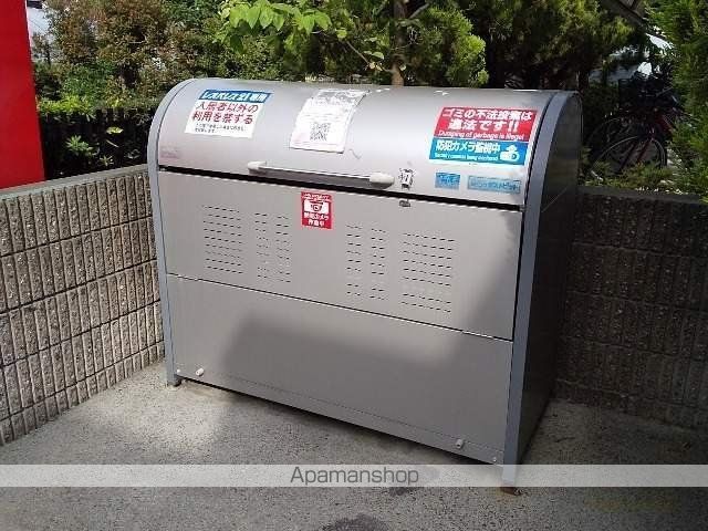 レオパレスクレストの玄関写真