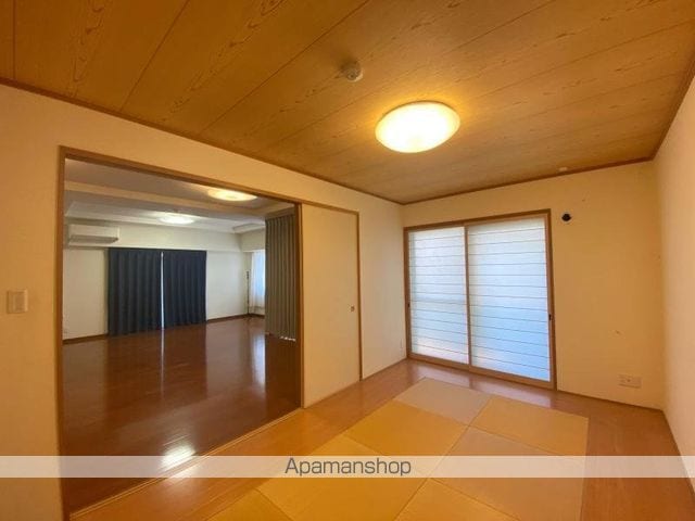 ロイヤルガーデン県庁前902号の内装写真
