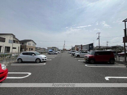 インフィニティ[1LDK/44.18m2]の駐車場2