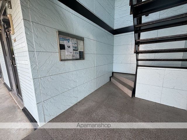 レオパレスしおかぜIの玄関写真