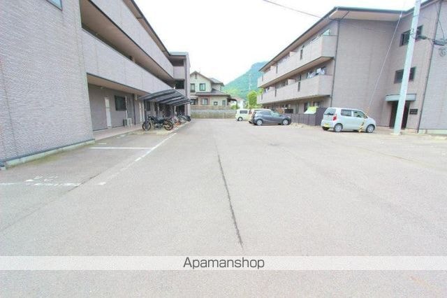 フォブールトロワやくりＢ[2LDK/59.55m2]の駐車場