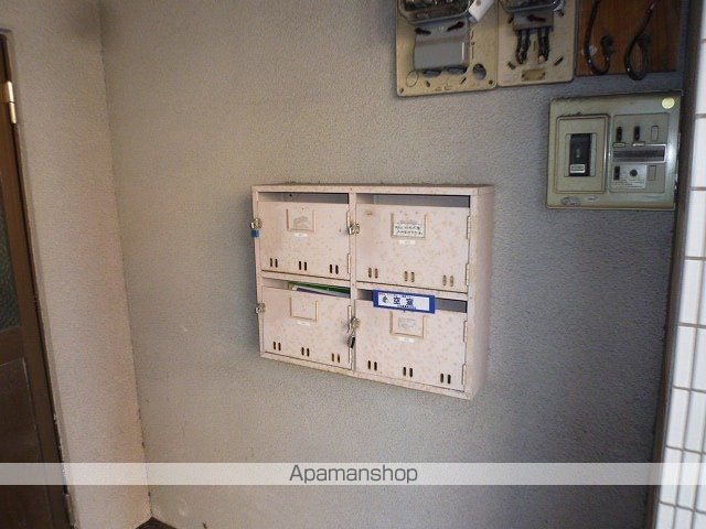 西田ATビルの玄関写真