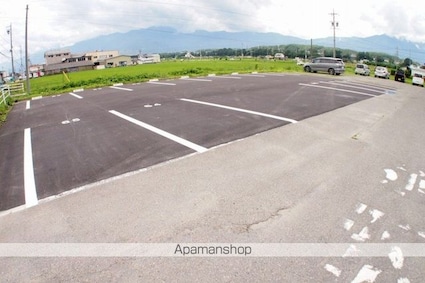 エドワーズハイツ[3DK/55.8m2]の駐車場1