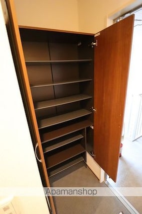 ゴールドウイング　Ｂ棟[2LDK/51.68m2]の玄関