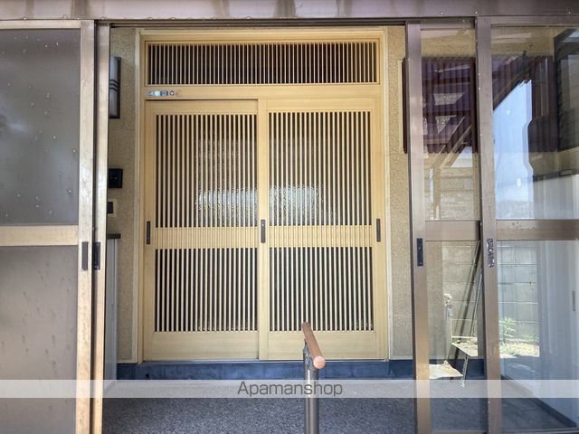 新潟市東区 2階建 築39年の玄関写真