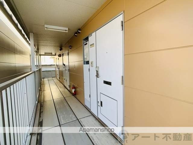 レオパレスシェルフィード山越の玄関写真