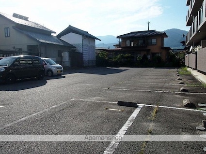 マンション　ブルーベリーズ[3DK/55.02m2]の駐車場1