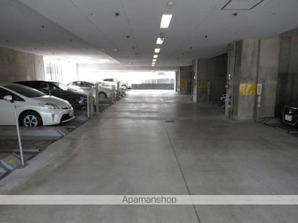 レジディア東桜Ⅱ[1LDK/61.17m2]の駐車場