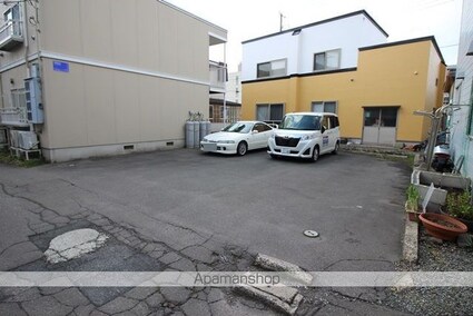 メゾンドピュール[1K/24.71m2]の駐車場2