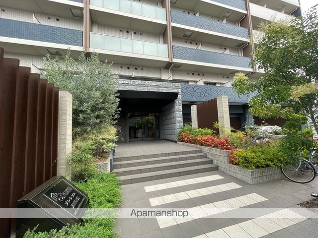 プレサンス淡路駅前の玄関写真