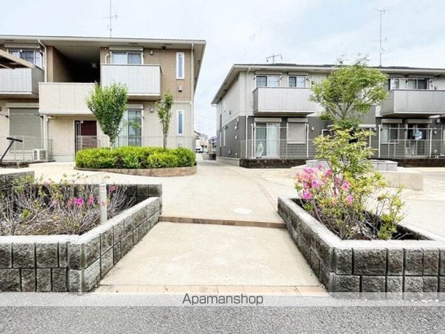 バードネイチャー E棟の玄関写真